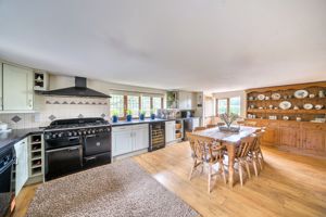 kictchen- click for photo gallery